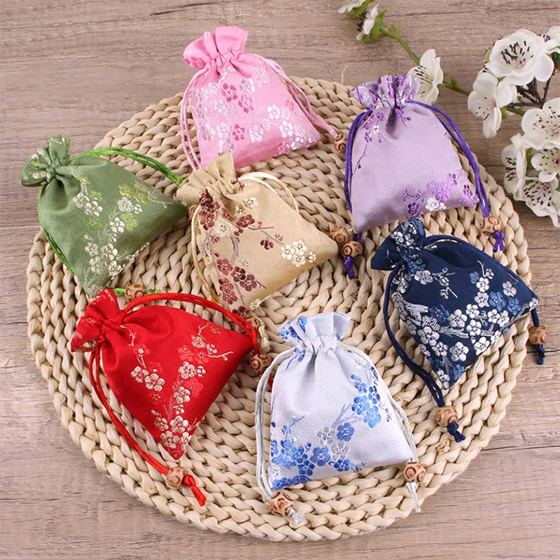 50pcs/lot Chinese Style Flower Satin Embroidery Drawstring Bags Wedding Candy Packaging Bag New Year Traditional Brocade Sachet