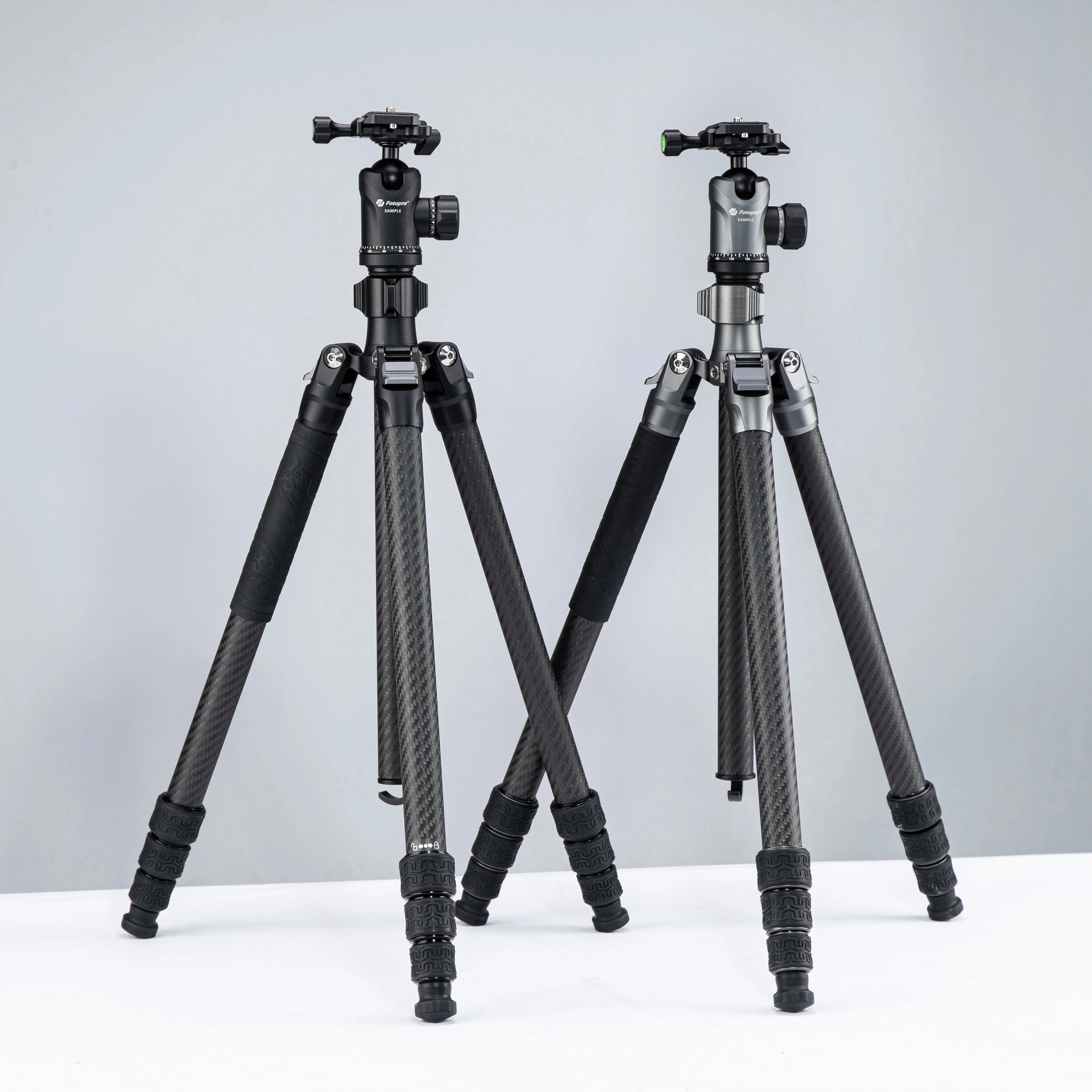 

OEM Professional Outdoor Photograph Lightweight Carbon Fiber Tripod with Quick Release Plate and Ball Head