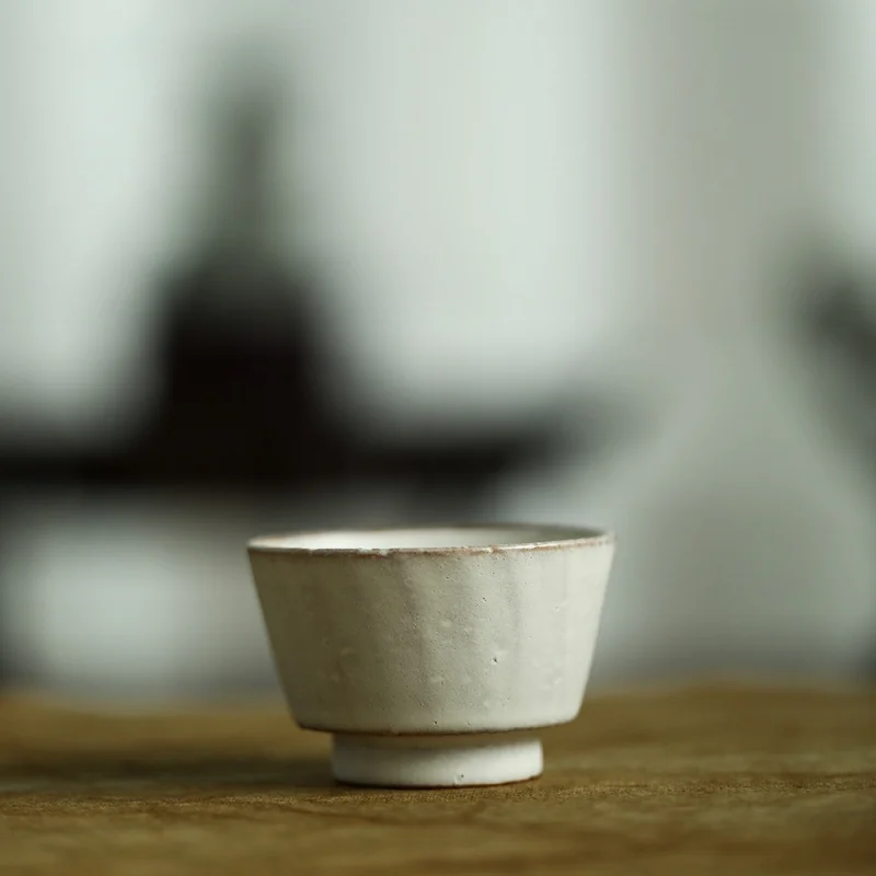 

Jingdezhen Handmade Powder Single Cup Gracked Glaze Supportable Stoneware Tea Cup Grass and Wood Gray Glaze Tea Cup Snow Walking