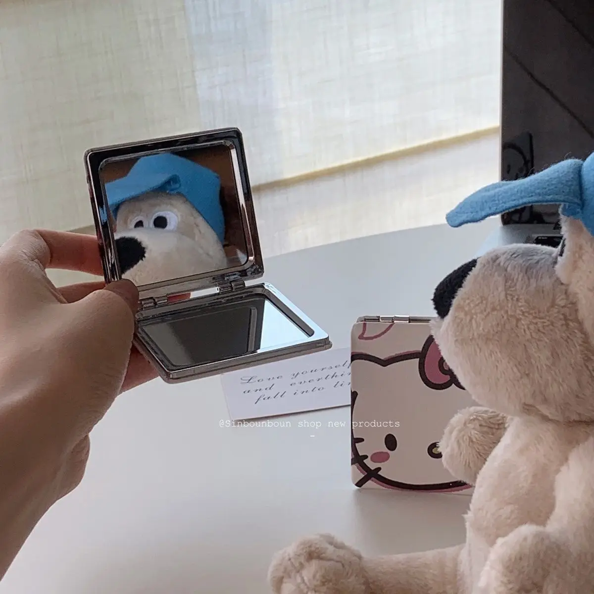 Portátil dobrável kitty espelho compacto dupla face bonito design dos desenhos animados espelho de maquiagem feminino para idades de beleza em movimento