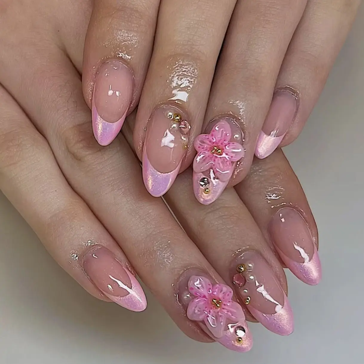 24枚入り ブルー レリーフフラワー つけ爪 クリエイティブ サマー アクリルネイル ショートアーモンド プレスオンネイル シェル オーシャンパール フェイクネイル アート