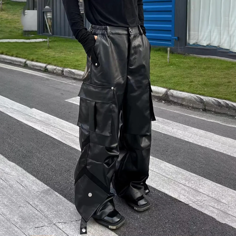 Herren Cargo-Hose mit mehreren Taschen aus PU-Leder, Streetwear-Mode, Jugend-Outdoor, vielseitige, lässige Utility-Hose mit weitem Bein, lockere Passform, 2026