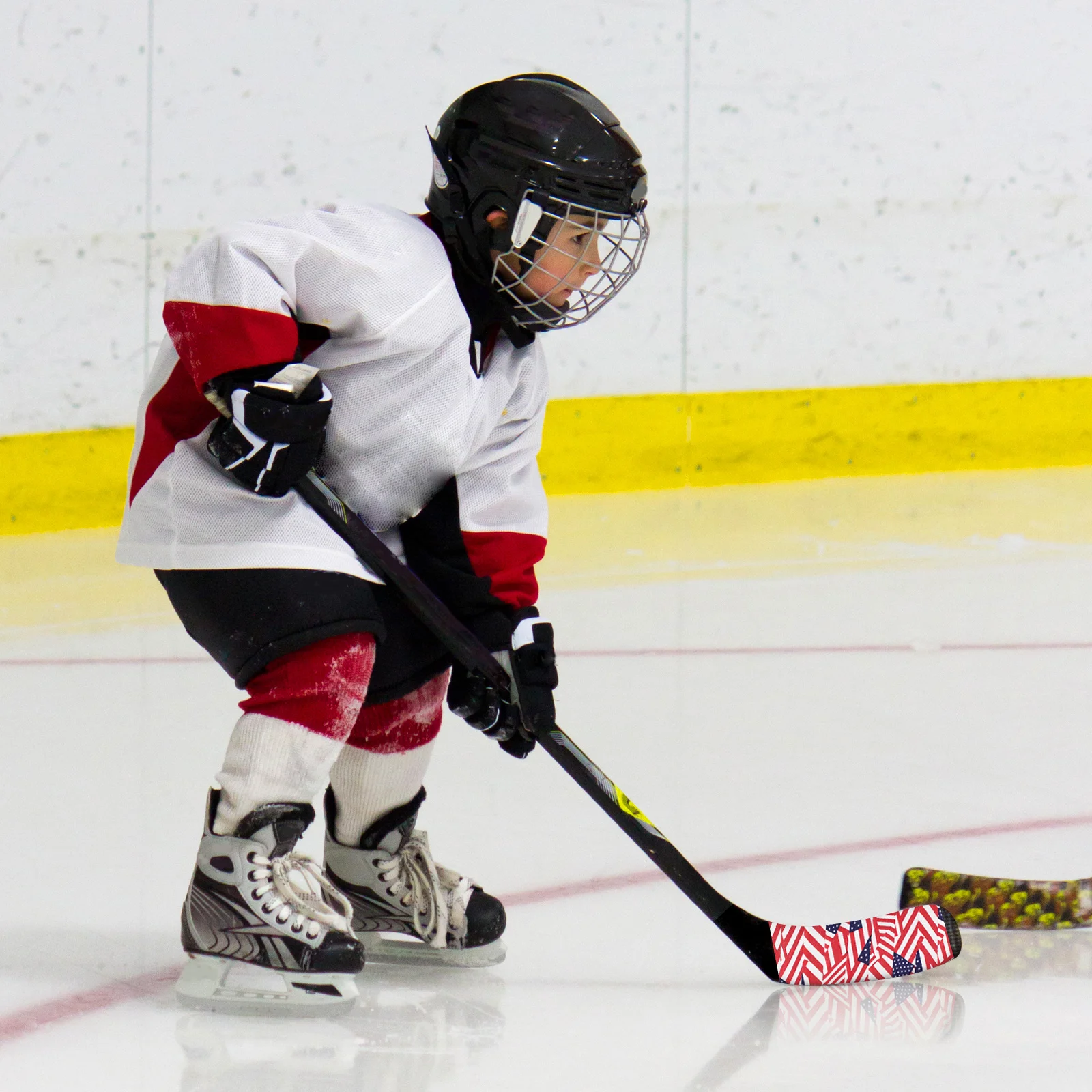 

1 Roll Wear-Resistant Hockey Tape Self-Adhesive Non-Slip Cotton Grip for Enhanced Control in Cold Weather Conditions