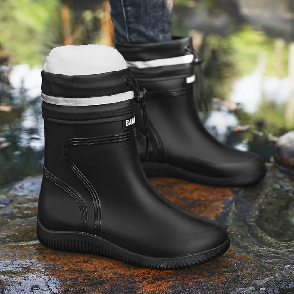 

Мужские и женские высококачественные резиновые сапоги. Закрытые непромокаемые и водонепроницаемые короткие и до середины икры. Нескользящие резиновые сапоги на шнурке.