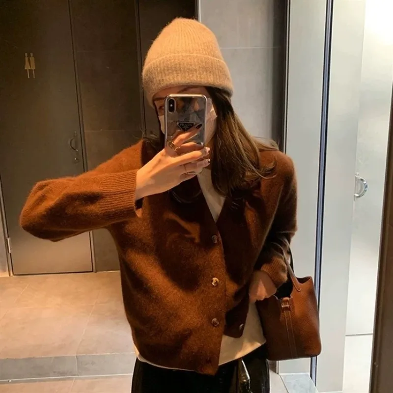 2023 autumn and winter new cashmere V-neck knit coat senior sense fold wear woolen sweater women loose cardigan