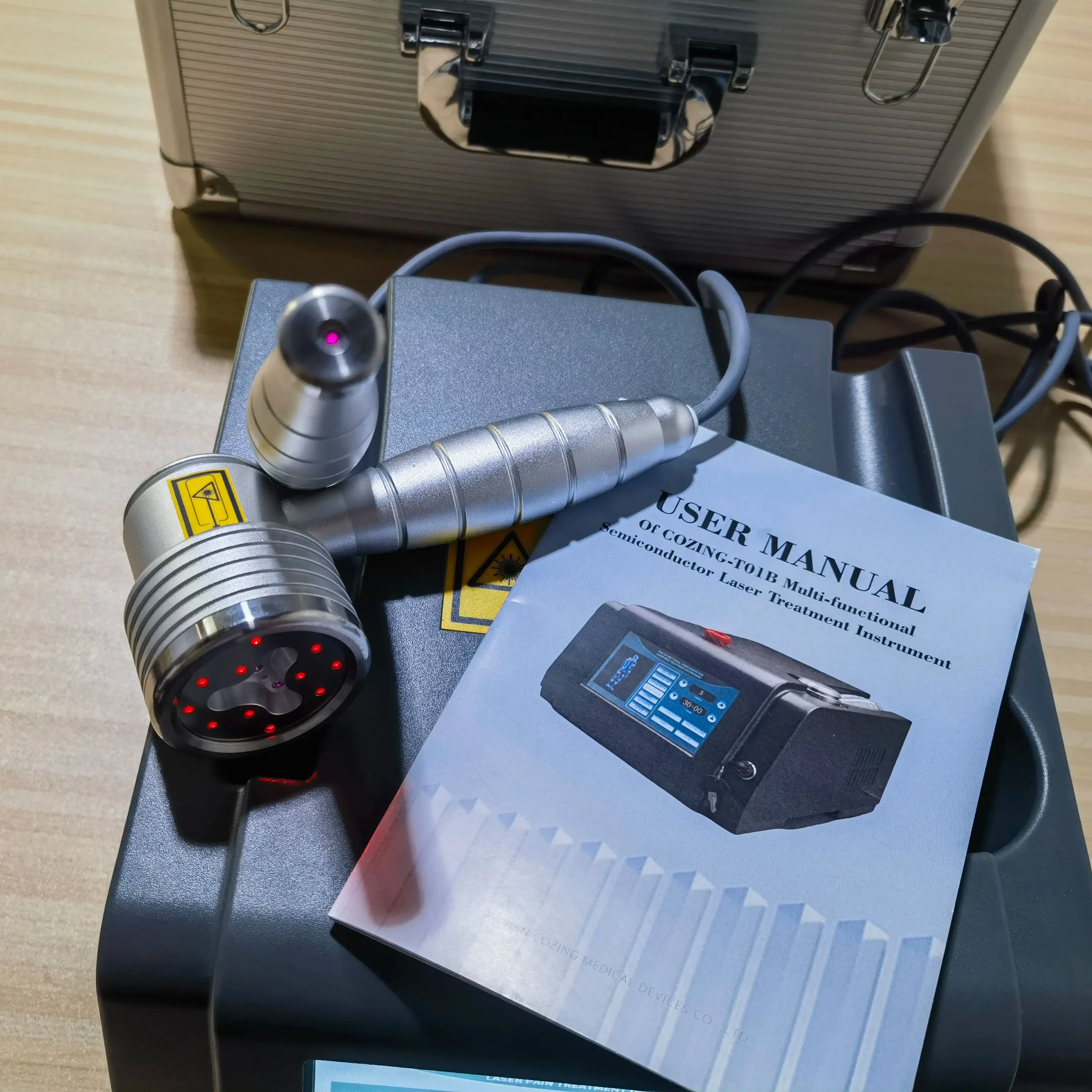 

Устройство холодного лазера 650 нм/808 нм, машина для терапии красным светом LLLT с двойным чипом для облегчения боли и заживления глубоких тканей