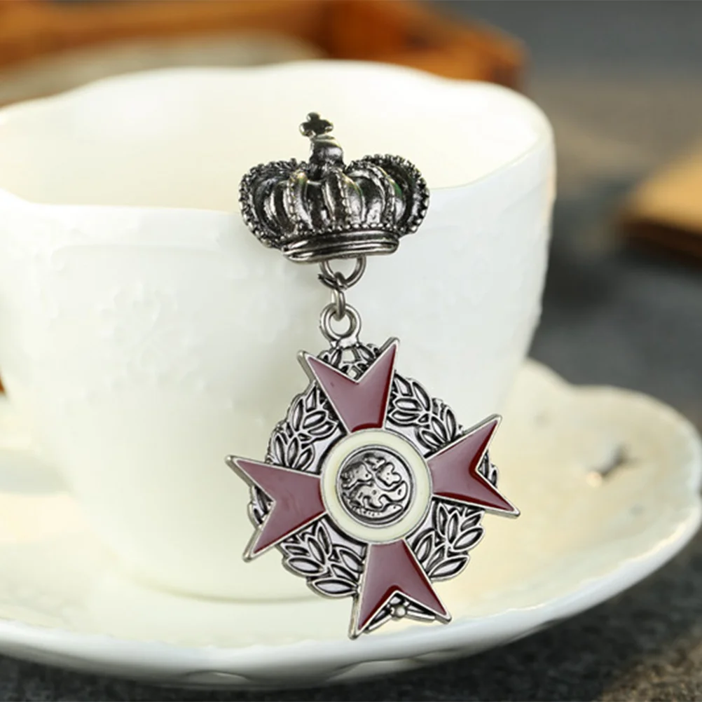 Clothes Buckles Brooch Women And Men Brooches Crown Queen Medal Badge Corsages Hijab Pin Women Hats Scarf Western accessories