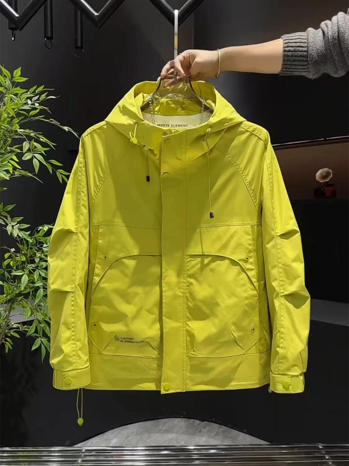 

Мужская модная дышащая куртка с капюшоном, осенняя новинка, повседневная уличная ветровка свободного кроя из полиэстера на молнии