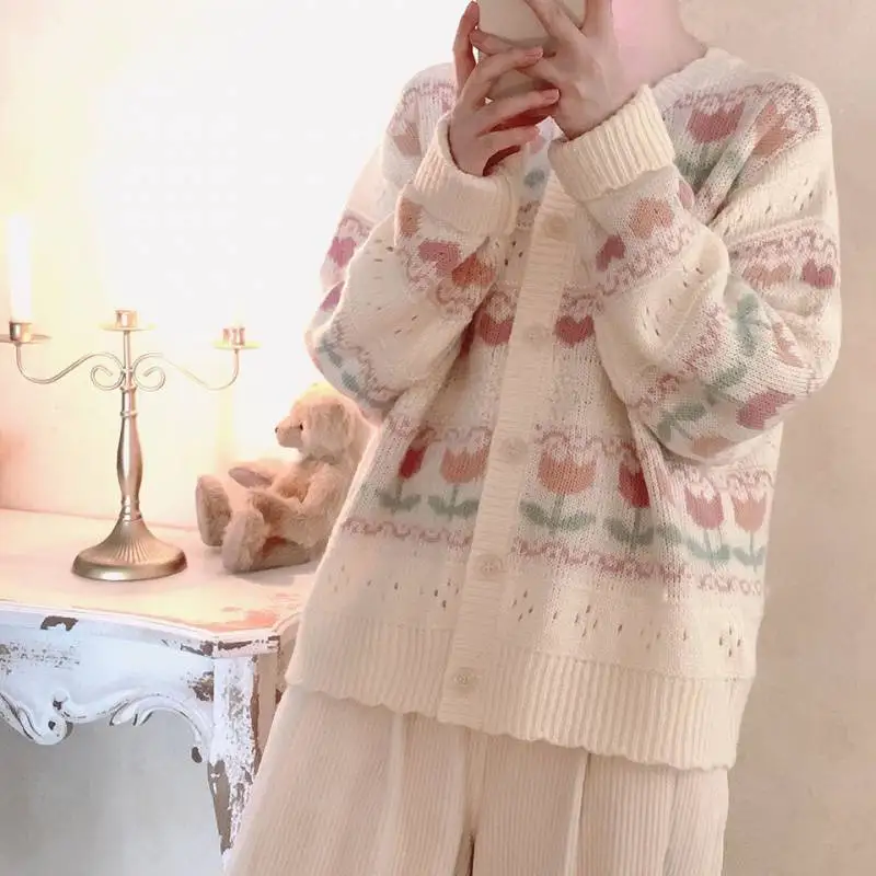 

Autumn and Winter Short Coat Tulip Japanese Sweater Women's Korean Style Loose and Lazy Style Retro Gentle Design Sense Niche