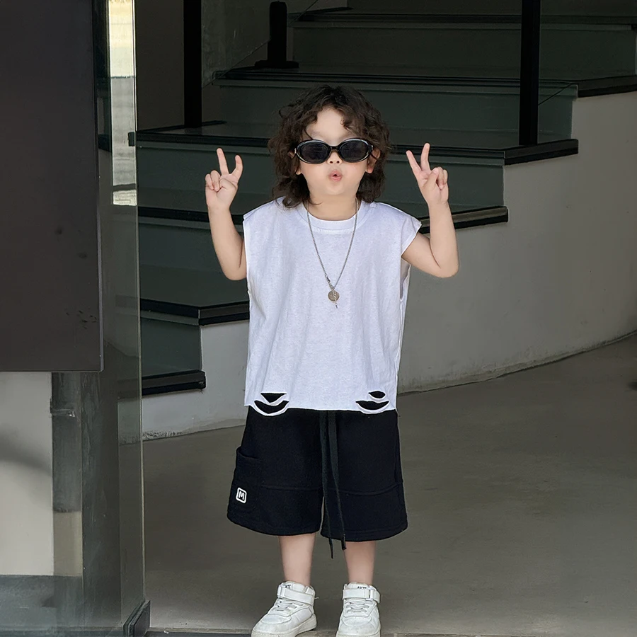 Darling summer sleeveless vest thin boy's clothes summer version of Korean children's clothing 2024 children's hem torn vest