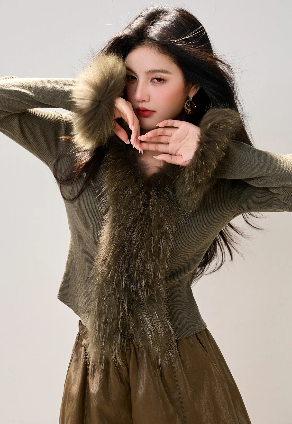 Luksusowy kardigan z dużym futrzanym kołnierzem, dzianinowa kurtka damska na jesień i zimę, dopasowany krój i super wygląd, miękki.