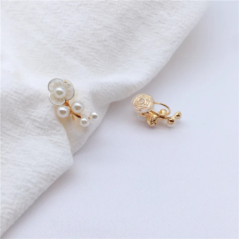 GRACE JUN New Arrival Baroque Temperament Clip on Earrings Sweet Pearl Flower Mosquito Coil Ear Clip Earrings Female Jewelry