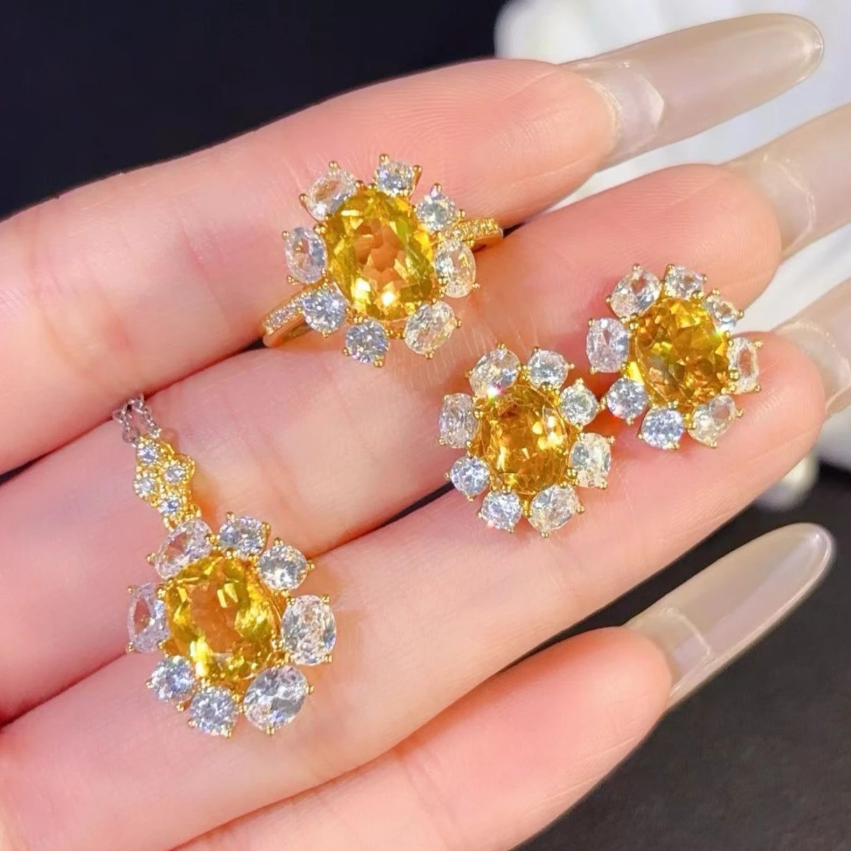 

Классический ювелирный набор из стерлингового серебра с кристаллами: кольцо, серьги и подвеска с натуральным цитрином 6 карат, позолота 18К, серебро 925 пробы, украшения с драгоценными камнями