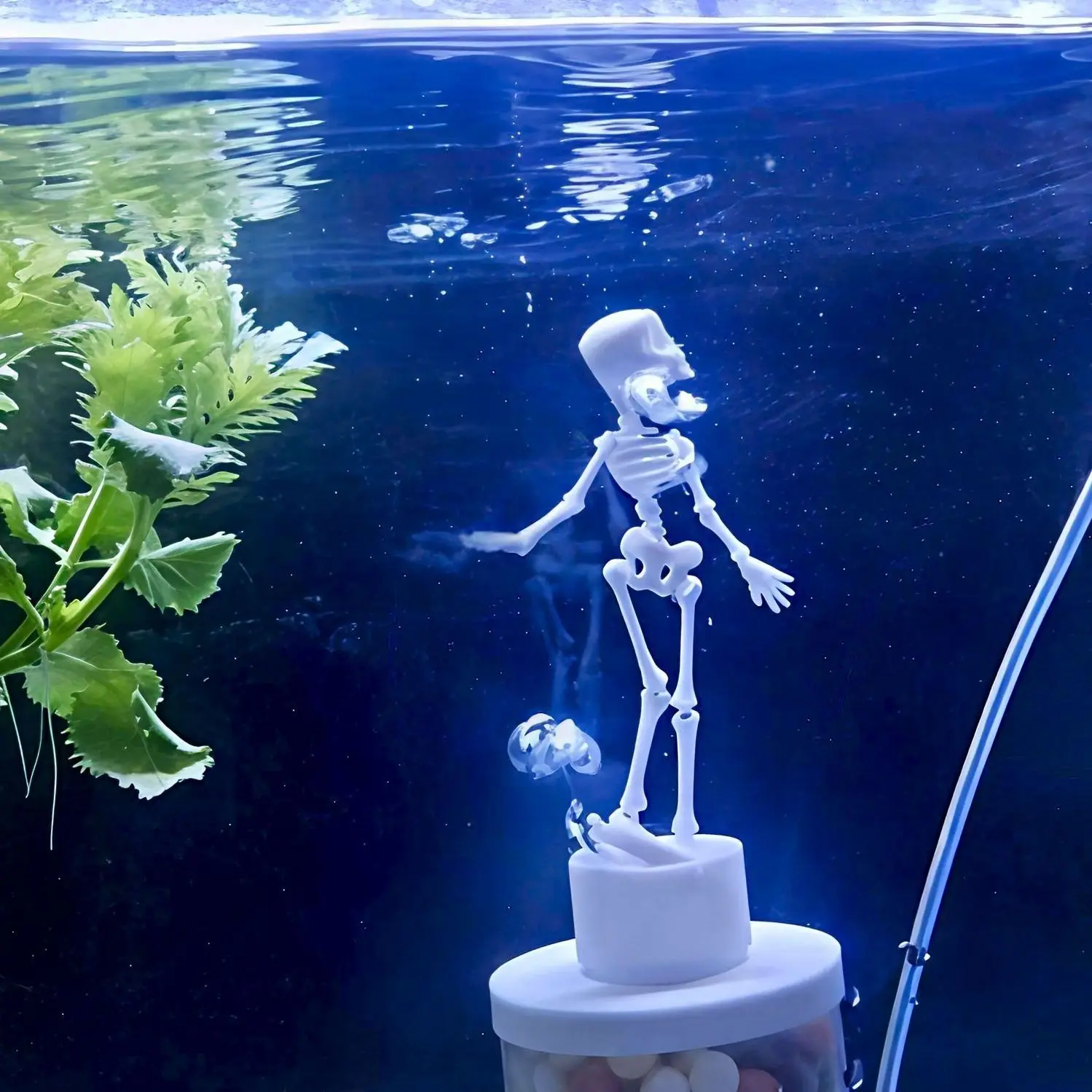 Fish tank dancing skeleton human joint movable three-dimensional model fish tank landscaping ornament fun funny decorative water