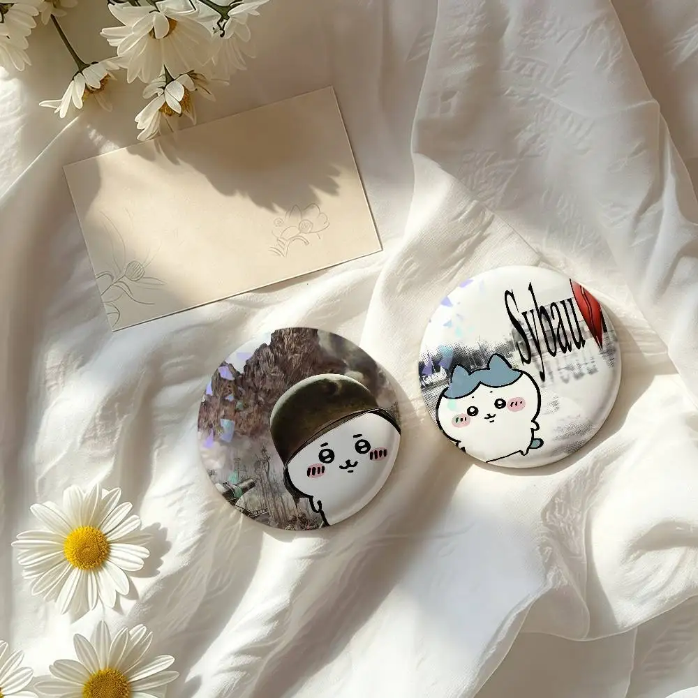 C-Chiikawa Cartoon-Meme Lustige Laser-Abzeichen-Pins Handgefertigte Broschen für Rucksäcke Geschenke Taschendekoration für Fans zum Sammeln – Detail 7