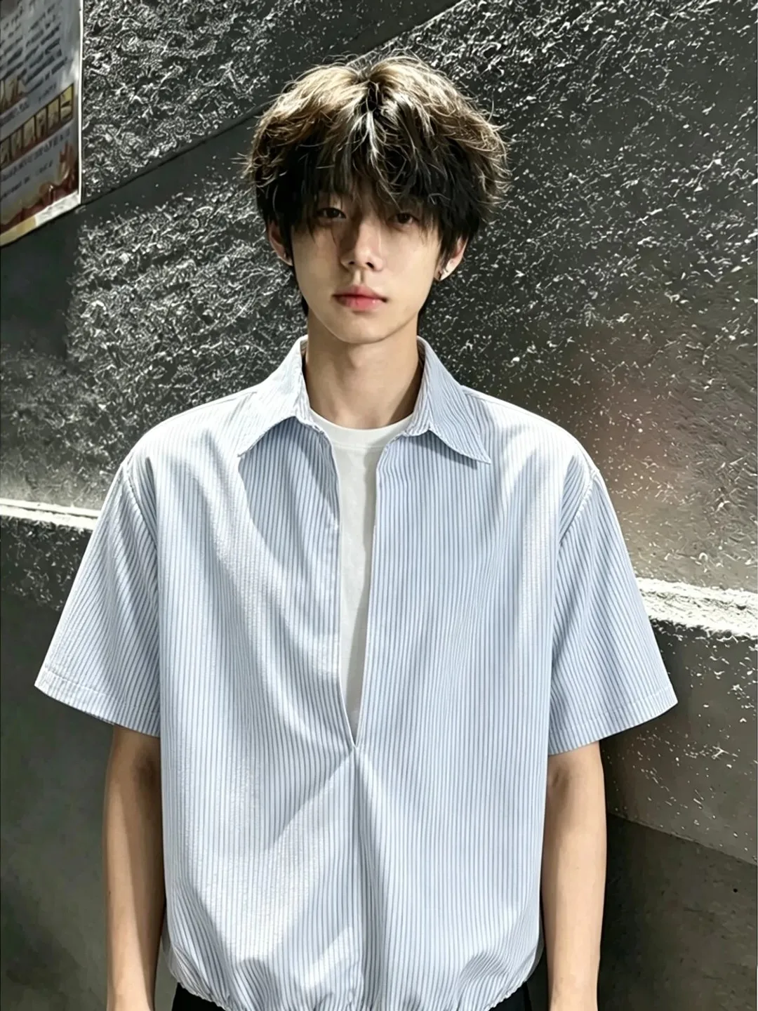 

Blue Striped Ice Silk V-Neck Short Sleeve Shirt Men's Summer Cleanfit Loose Fit Breathable Wear-Resistant Casual Shirt