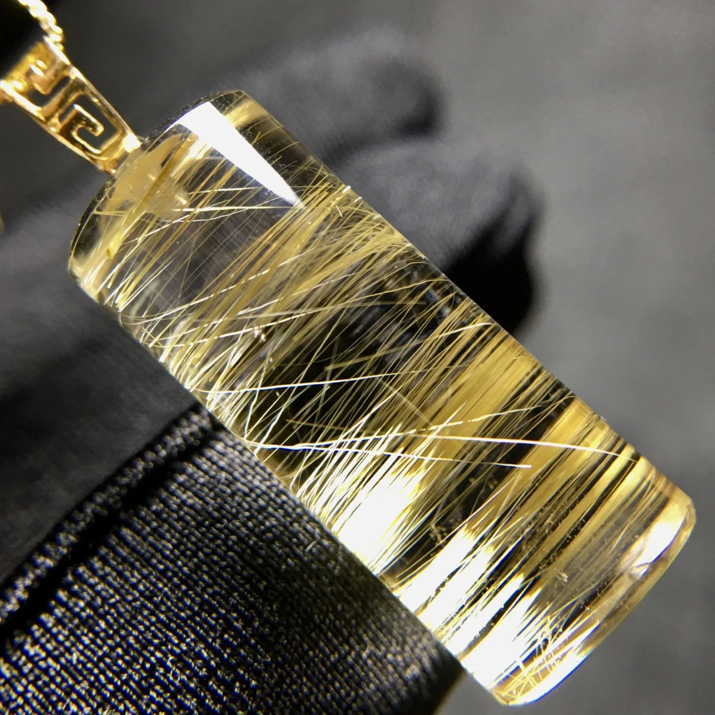

Natural Gold Rutilated Quartz Pendant Jewelry 24.3*10mm Barrel Men Women Brazil AAAAAAA
