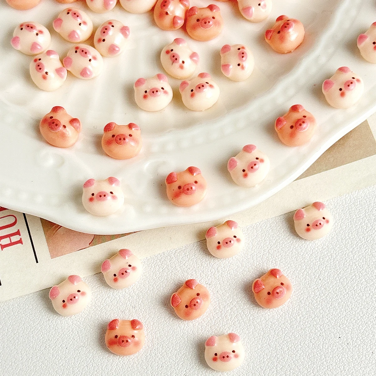 

30PCS 3D Kawaii Creative Small Pig Head Resin Nail Art Decorations Cartoon Powder Blusher Pig Head Nail Charms for DIY Nail Part