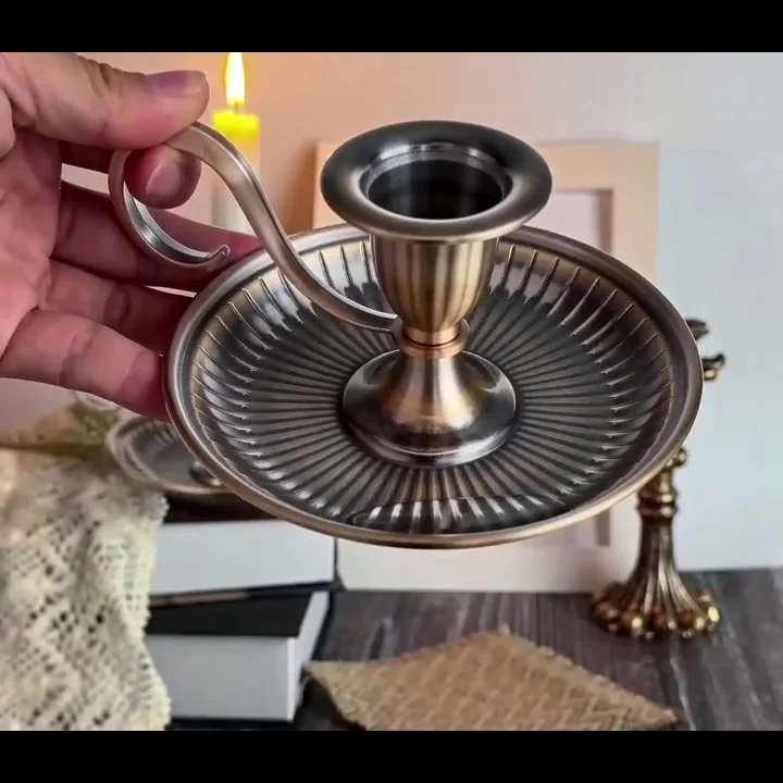 Portacandele Vintage in Metallo a Forma di Tazza da Tè con Manico, Supporto per Candele a Colonna Scanalato per Decorazioni Domestiche e Tavoli da Matrimonio