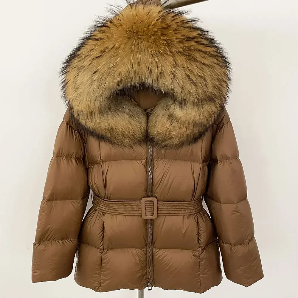 معطف شتوي نسائي لعام 2025 دافئ من ريش البط الأبيض معطف نسائي غير رسمي بقلنسوة من فراء الراكون الحقيقي سترة بياقة من فرو الثعلب الطبيعي #1