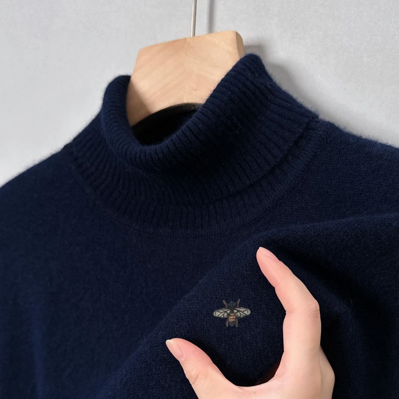New Luxury Design Men's Sweater Turtleneck Thicken Bee Embroid Wool Pullover Winter Fashion Casual Warm Soft Trend Men's Wear