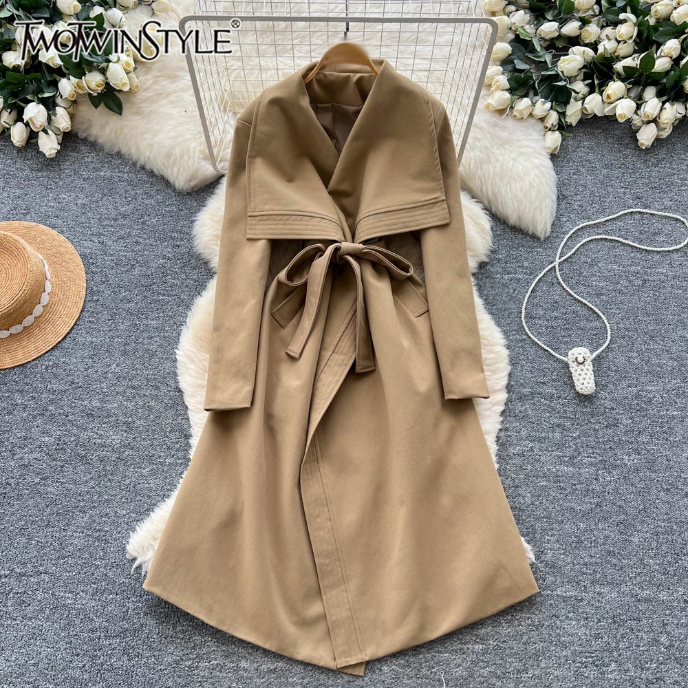 

TWOTWINSTYLE однотонные винтажные куртки в британском стиле для женщин с лацканами и длинными рукавами, темпераментное пальто на пуговицах, женское KJA549887