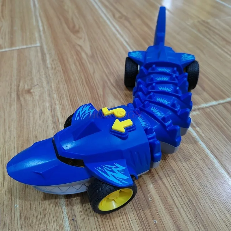 Elettrico meccanico Shark Fighting Bone Car musica per bambini Light Twisting Crawling Scorpion Crocodile Boy Puzzle Toy