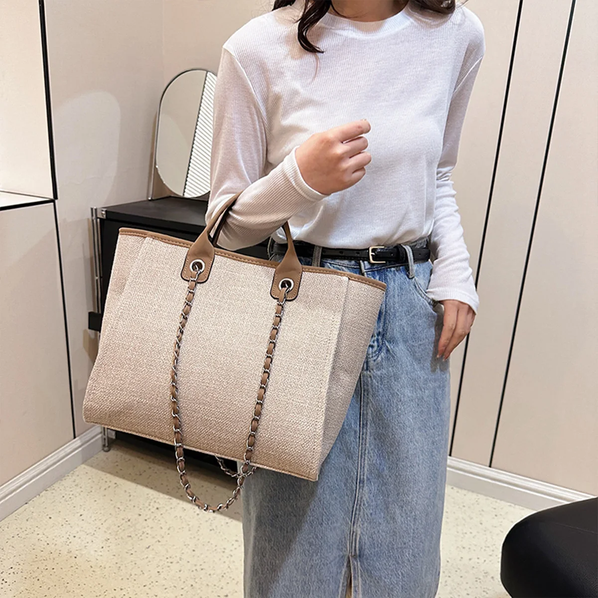 

Lightweight Large Capacity Matte Canvas Shoulder Bag Classic Solid Color Embroidered Canvas with Chain Strap Zipper