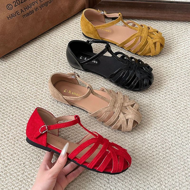 Hot summer new 2025 lightweight slippers cross outdoor beach sandals soft bottom non-slip lightweight shoes Very good