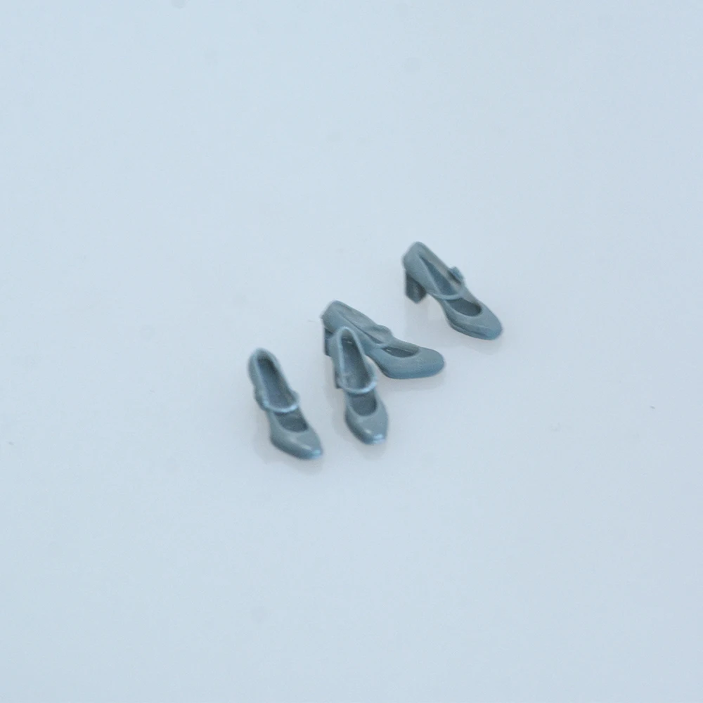 

RHMG24132 1/24 Adult Female High Heels Miniature Scenery Model