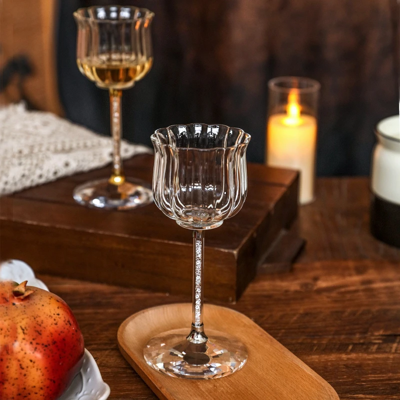 

Exquisite Vintage Wine Glasses with A High-end Feel High-footed Glass Sweet Wine Glasses Petal Beverage Cups Drinking Utensils
