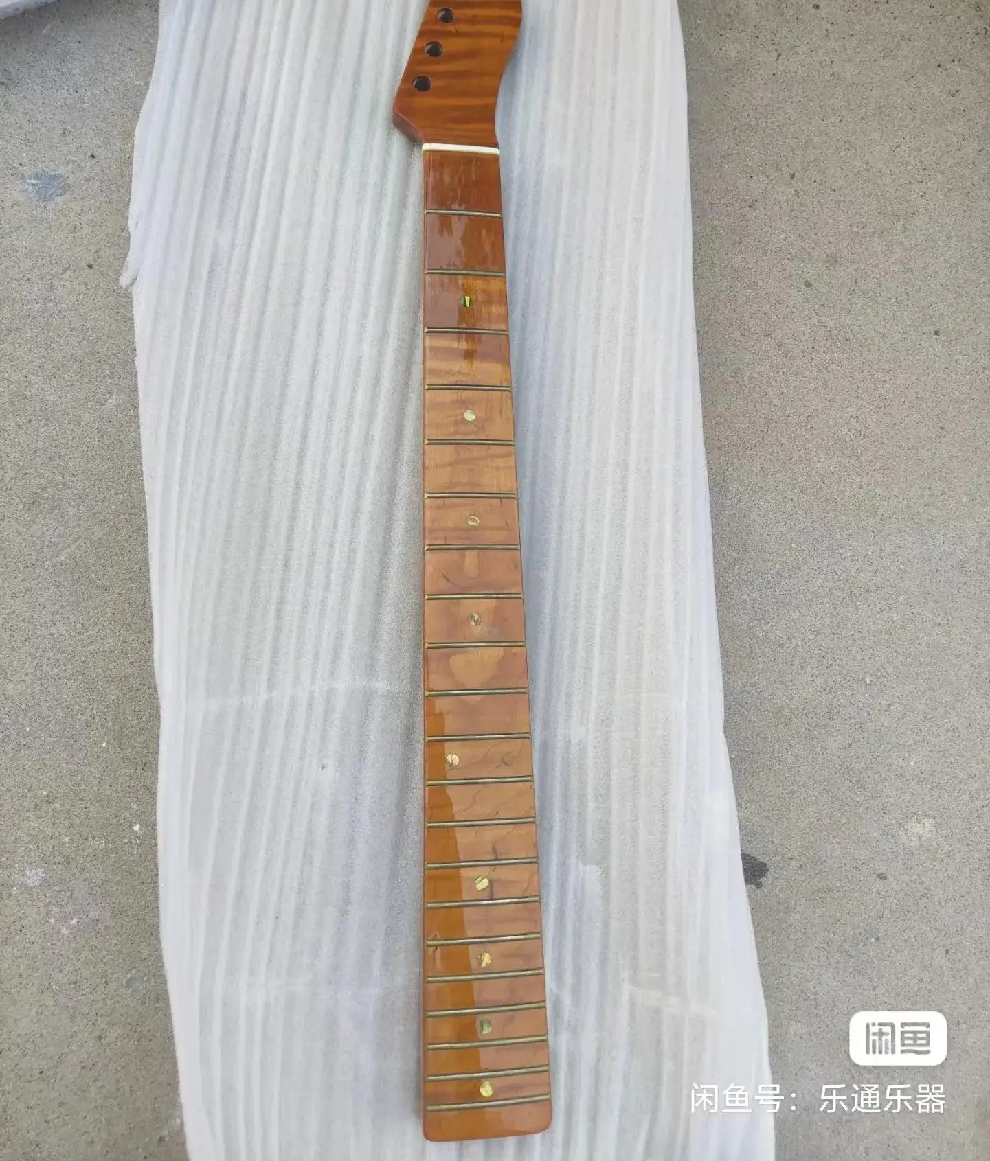 Electric guitar neck tiger grain carbonized roast with maple, continue to new products