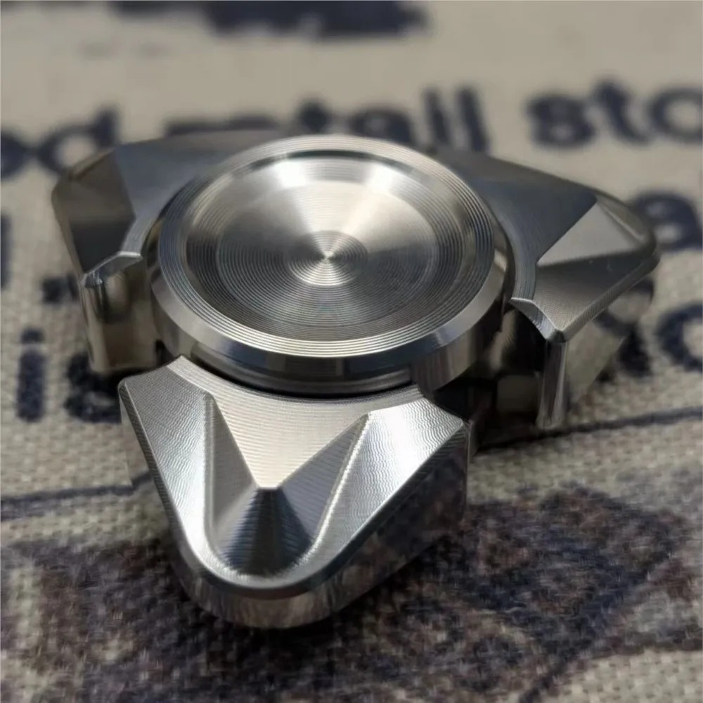 NJT EDC Vida Fidget Spinner Metal Original Designs Anxiety Relief Gadgets Fidget Toys For Adults Three-Bladed Fidget Spinner