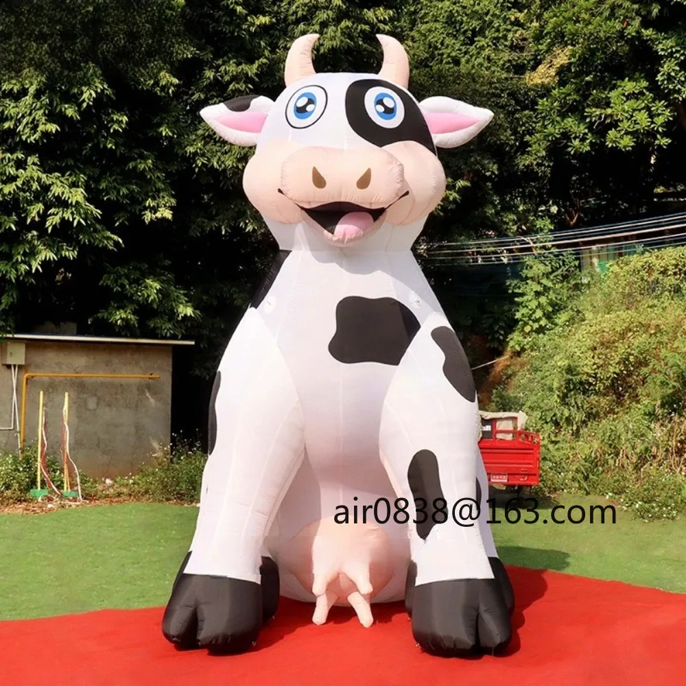 La mascotte gonfiabile del fumetto della mucca da latte gonfiabile gigante su misura fa esplodere il toro del bestiame per la pubblicità di promozione agricola