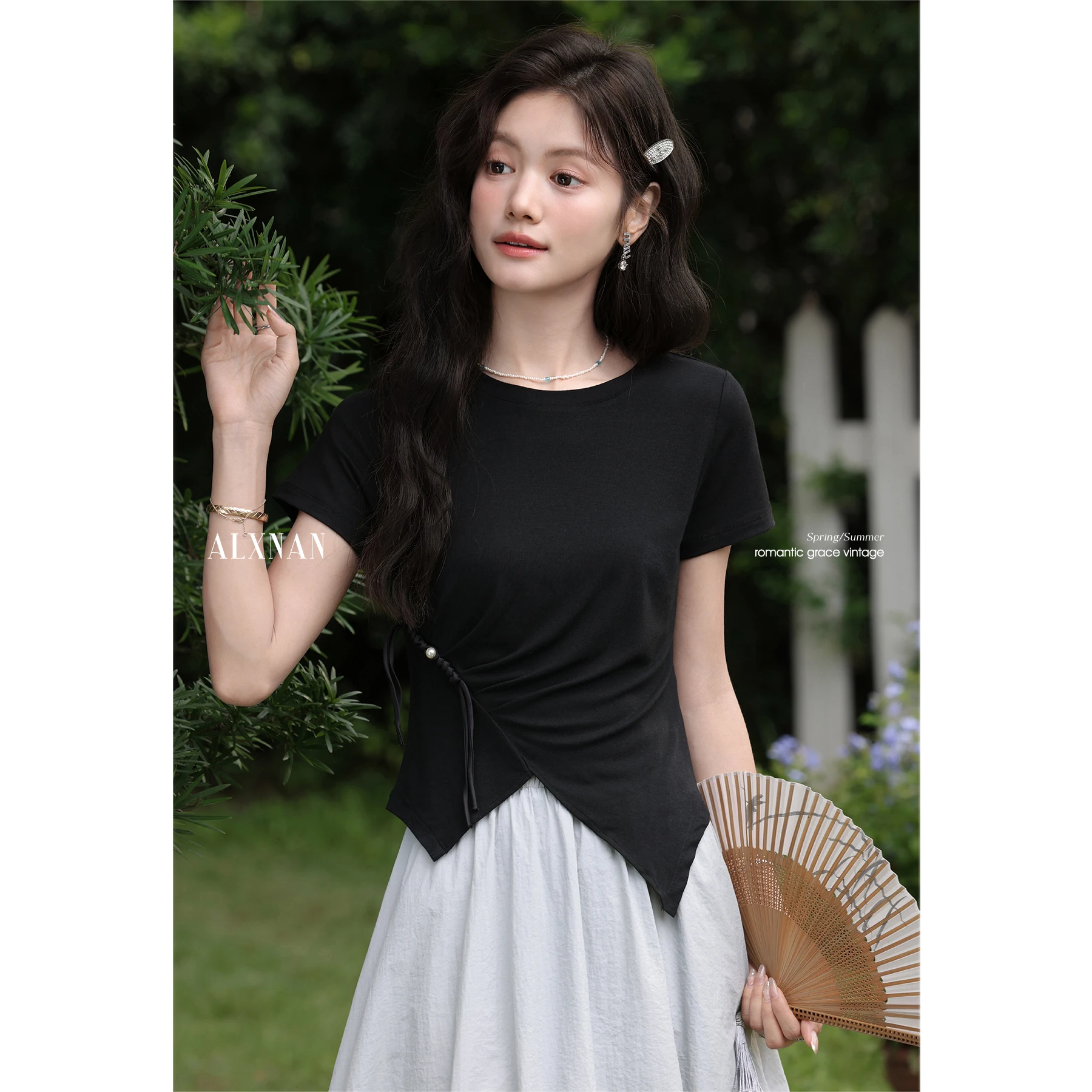 

ALXNAN Women's T-shirt Black Round Neck Casual Short Sleeve T-shirt 2025 Summer Elegant Slim-fit Cotton Office Lady Tops L56063