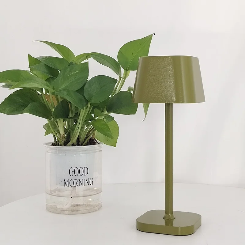 Cordless LED Metal Table Lamps For Indoor Bar Hotel Camping Light Touch Rechargeable Lampada da tavolo Acrylic Decor wireless