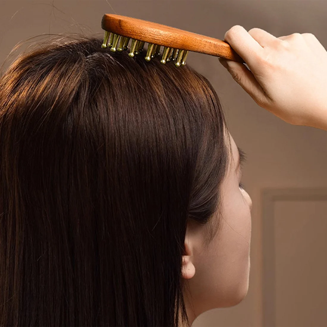 【FITTING】Scalp Head Massage And Gua Sha Tool Brass Long Handled Massage Comb Wide Gold Wire Sandalwood Comb Meridian Head Comb