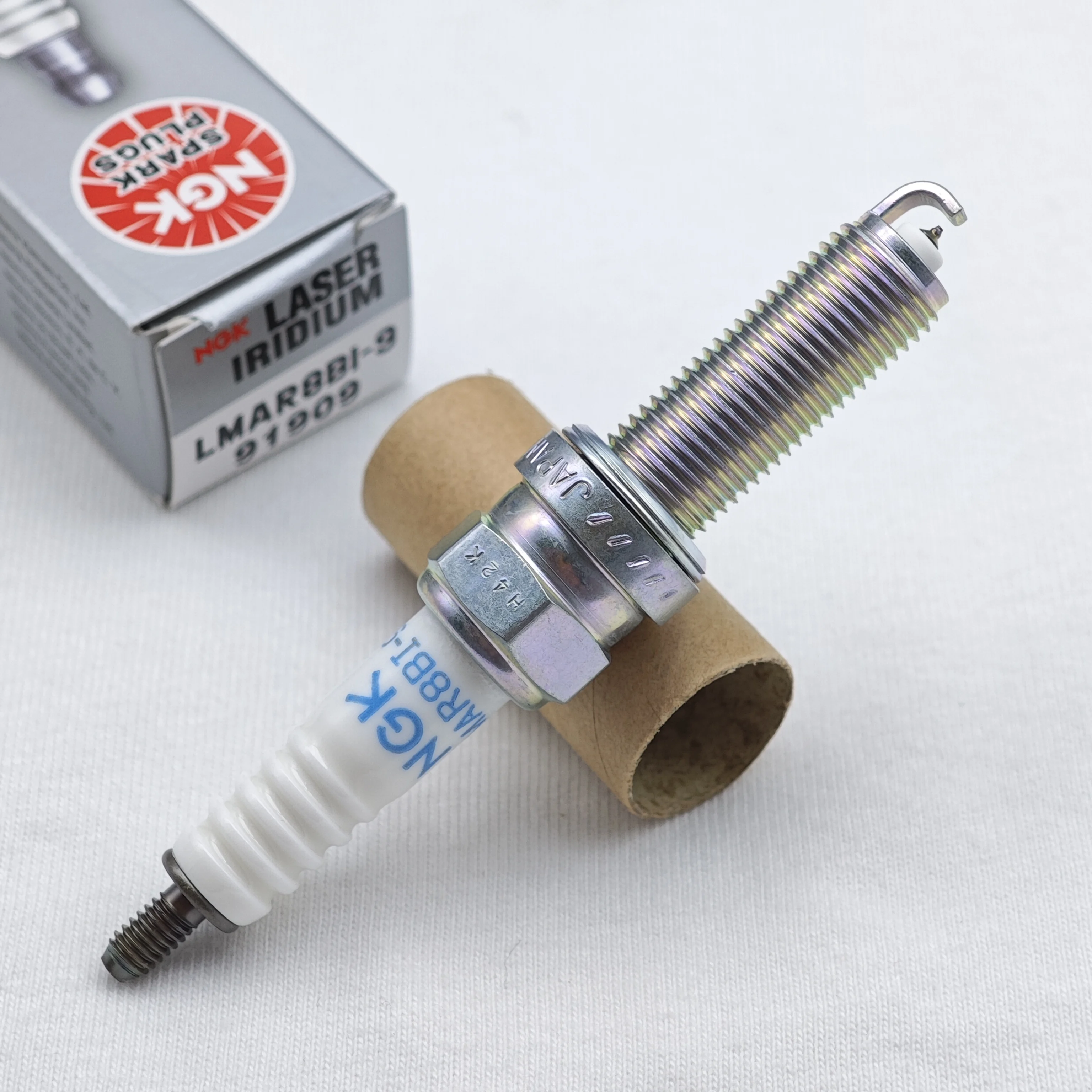 1pcs Original Laser Iridium Spark Plug NGK LMAR8BI-9 91909 Applicable to Suzuki VStrom MT07 Honda PCX160 Fosha 350