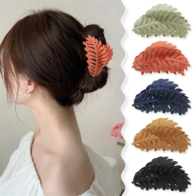 

2023 New Hair Claws Women Personality Leaf Shape Hair Clips Colorful Solid Color Claw Clip Girls Hair Accessories Hair Clip Gift