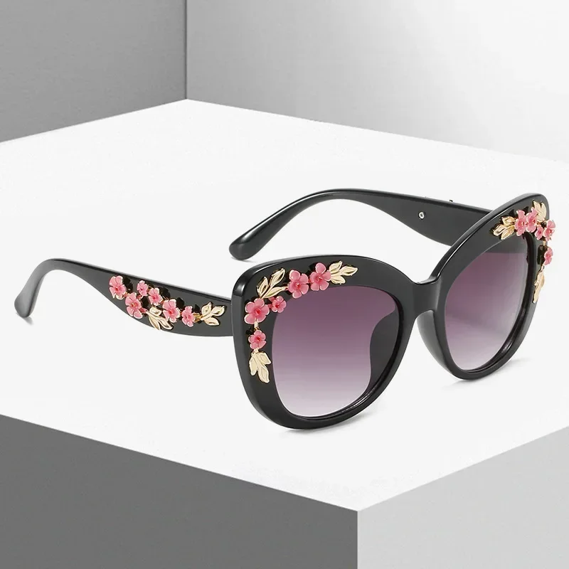 Female Flower Decoration Frame Eyewear Baroque Vintage Cat Eye Sunglasses Women Luxury Designer Sun Glasses Fashion Pink Shades