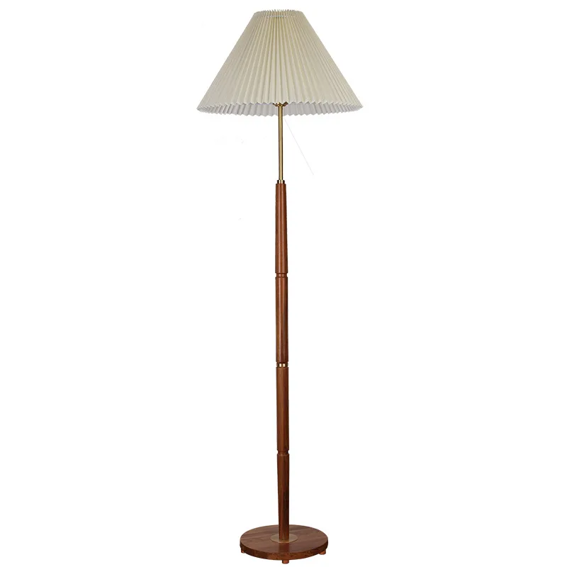 

Retro floor lamp ins wind girl bedroom living room study bedside Nordic solid wood light luxury American floor lamp Europe