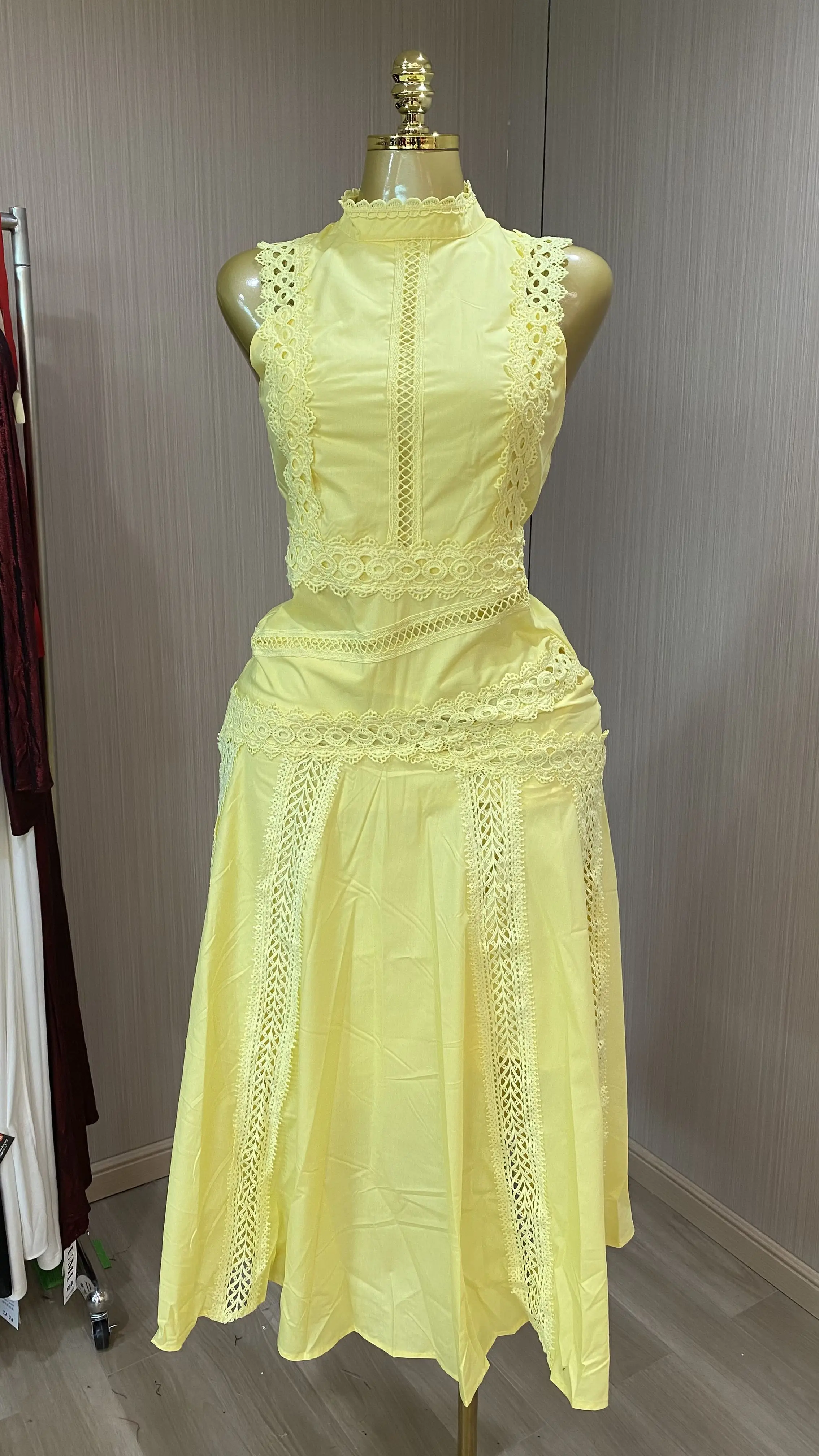 

Summer 2026 Resort Style Stand Collar Sleeveless Lace-Trimmed Long Dress - Fashionable Evening Gown-GZXX785