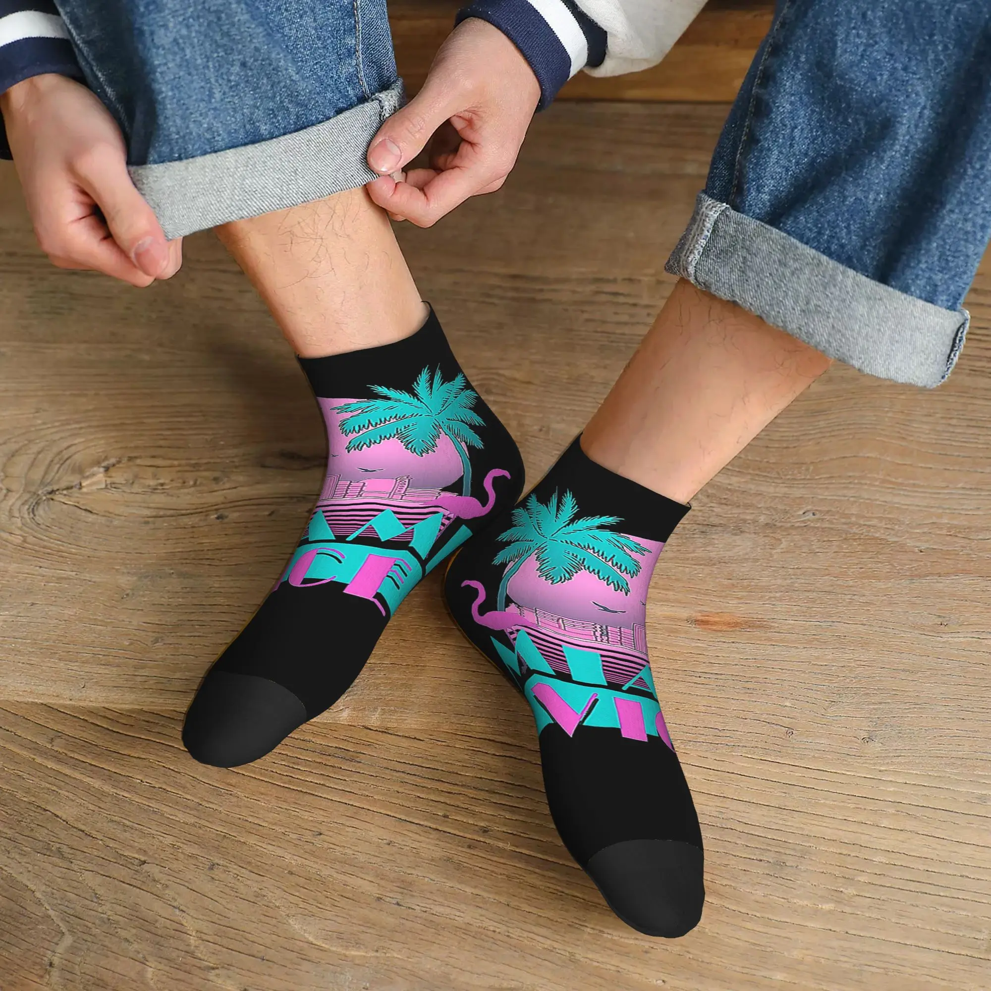 

Всесезонные Miami Vice - Ретро 80-е дизайнерские носки Harajuku Супер мягкие спортивные средние носки-трубы Мягкие повседневные чулки для мужчин и женщин