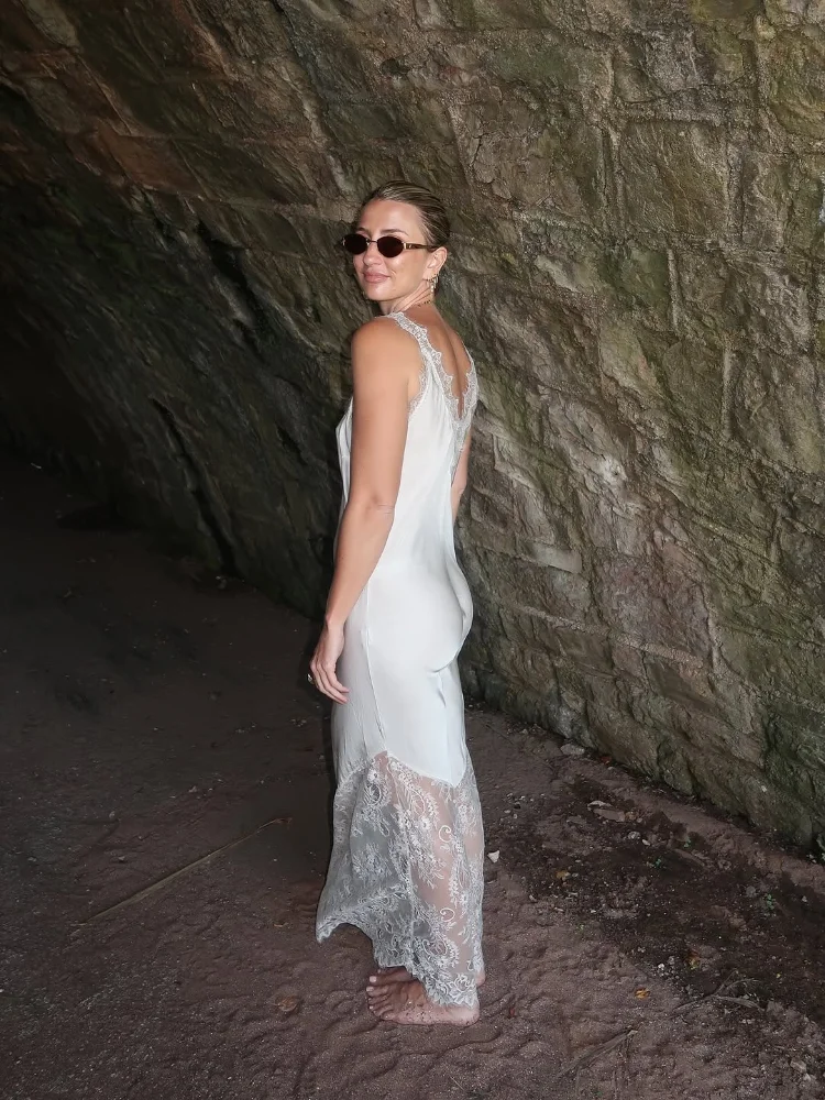 Seksowna sukienka mini na ramiączkach z satyny z koronkowymi wstawkami, modna, bez rękawów, z odkrytymi plecami, dekoltem w serek, luźna, satynowa długa sukienka, sukienka na przyjęcie, kolację.