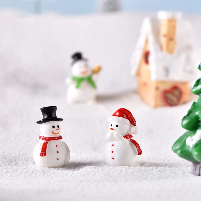 5pcs Christmas Miniature Figurines Crafts Resin Santa Claus Snowman Elk Ornaments for DIY Cake Topper Christmas Micro Landscape