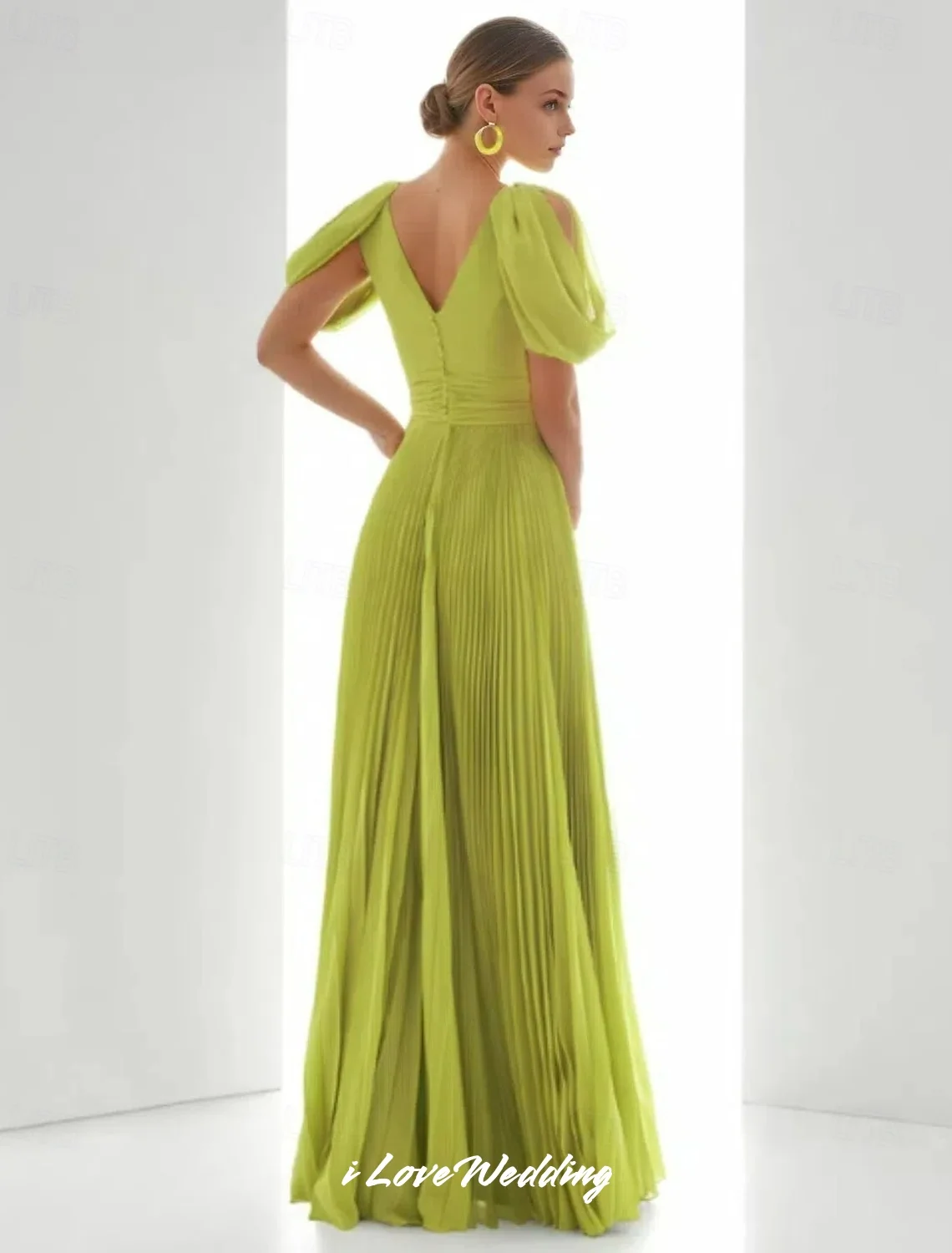 فستان طويل من الشيفون للحفلات الراقصة 2025 على شكل حرف v مع ثنيات ريشة بدون ظهر على شكل حرف a للحفلات المسائية فستان حفلات الزفاف مخصص