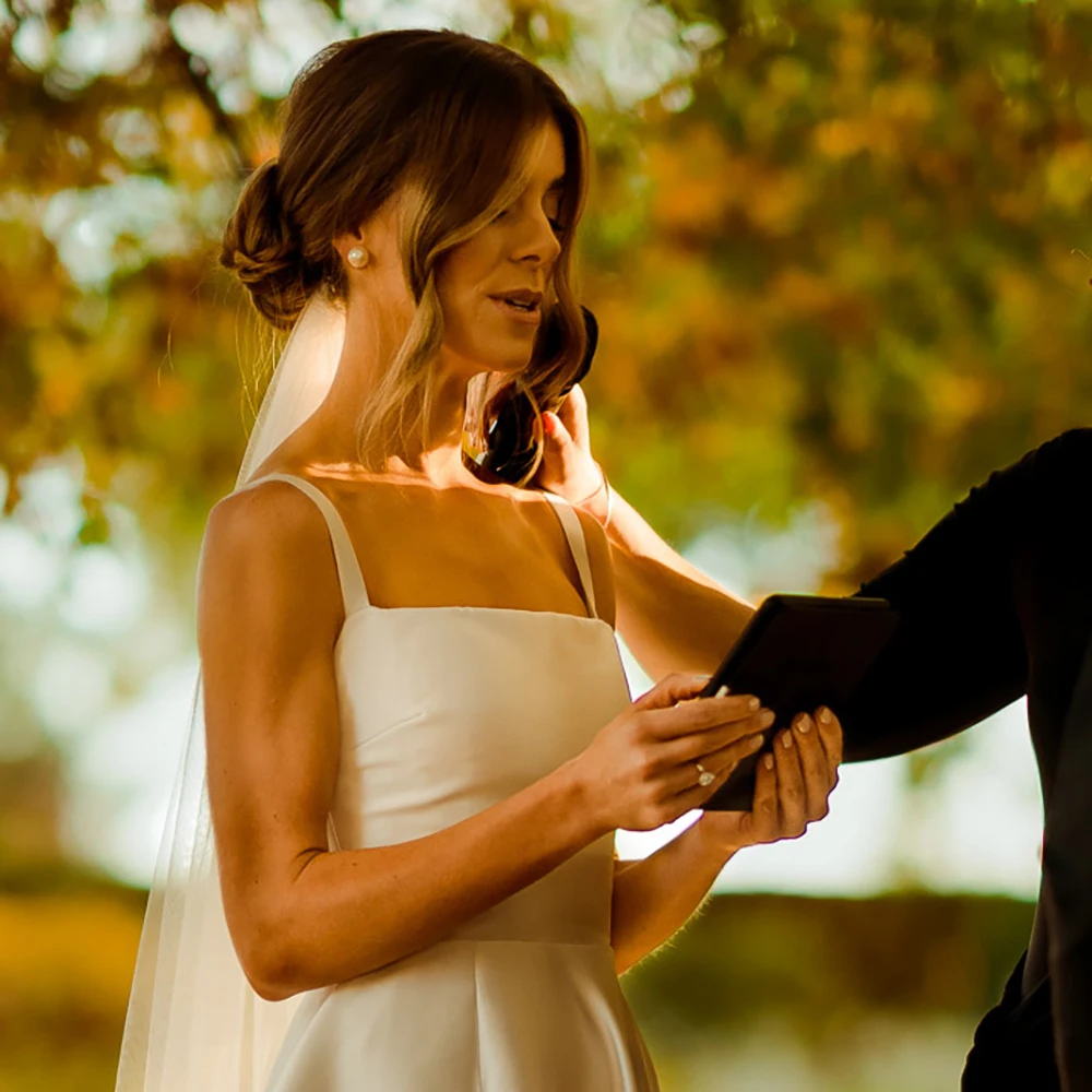 Quadrado pescoço cetim clássico vestido de casamento ao ar livre tamanho grande feito sob encomenda baixo aberto para trás uma linha bottons alta divisão simples vestidos de noiva