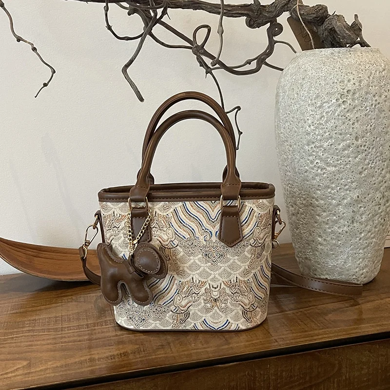 

Chinese Feng Jinxiu Summer 2026 New Style Handbag Basket Shape Bucket Bag Artistic National Style PU Material Medium Size