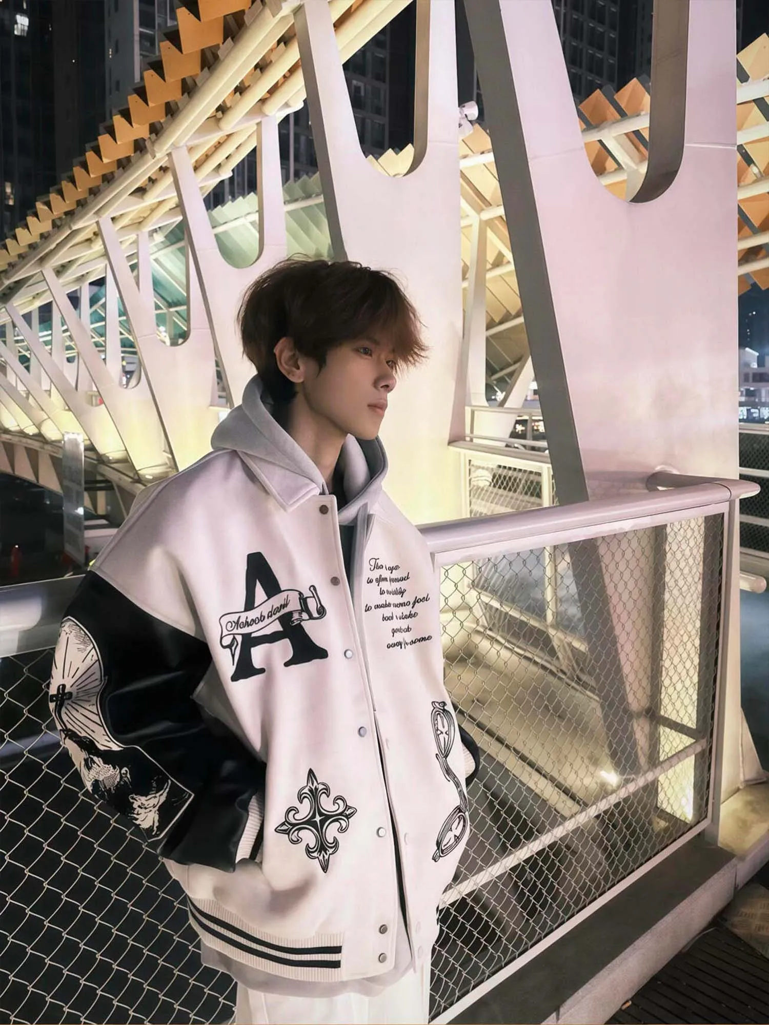 

Новая мужская бейсбольная куртка 2026 года с вышивкой, свободного кроя, утепленная, повседневная верхняя одежда для весны, осени и зимы