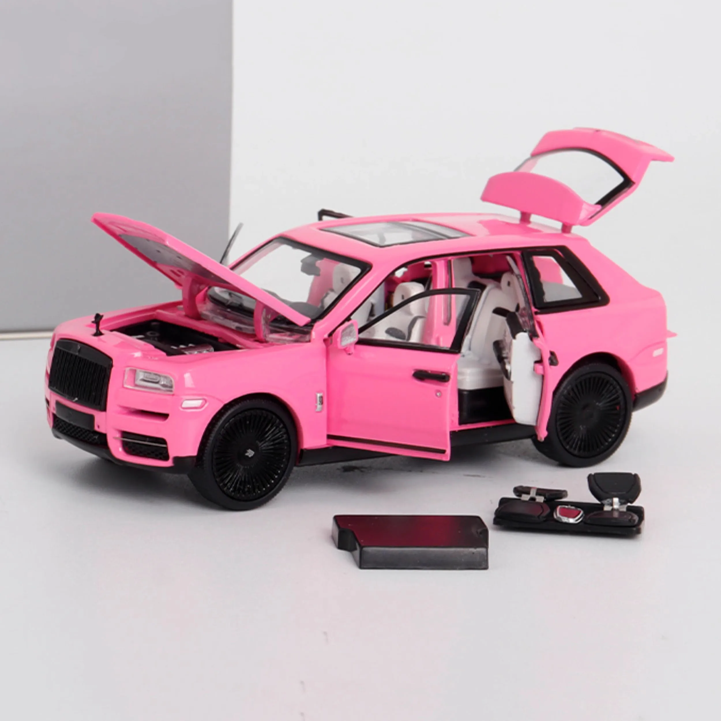 DCM 1:64 Collection Cullinan Simulation Alloy Fully Open Car Model Pink